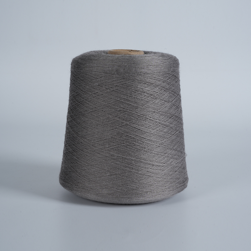 70 Nm/2 Mischgarn aus 60 % Wolle und 40 % Seide