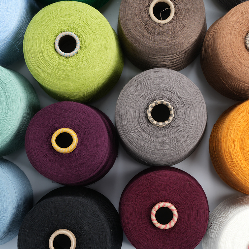 60 Nm/3 5 % Wolle, 35 % Tencel, 60 % Acryl-Mischgarn